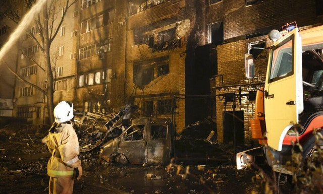 Μαχητικό αεροσκάφος συνετρίβη σε πολυκατοικία της πόλης Γιεΐσκ, στη νότια Ρωσία