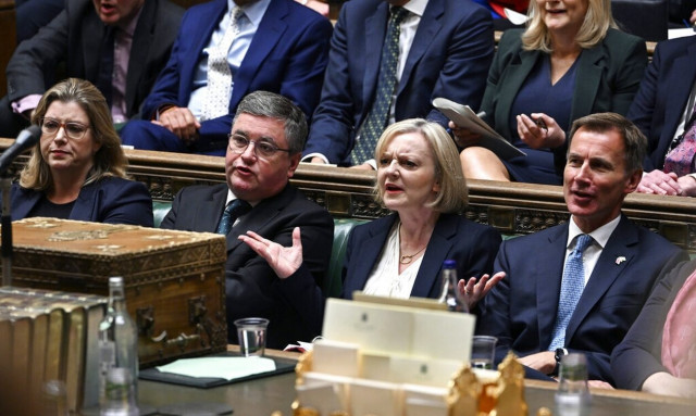 Βρετανία: Καταρρέει η κυβέρνηση Τρας - Παρελθόν η υπ. Εσωτερικών