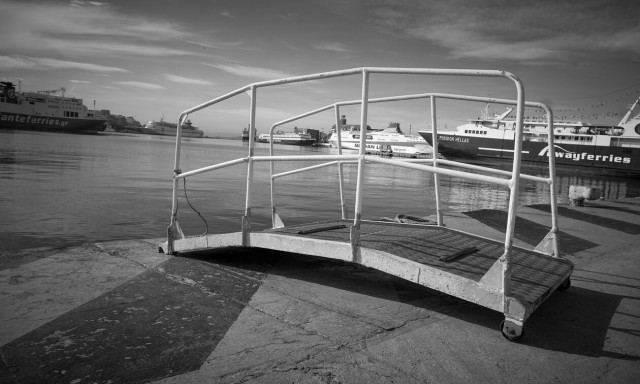 Σε απεργιακό κλοιό ο Πειραιάς στις 25/10 - Κατεβάζουν ρολά τα σωματεία