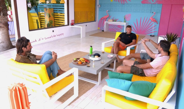 Ο νέος πειρασμός φέρνει γκρίνιες στη βίλα του Love Island