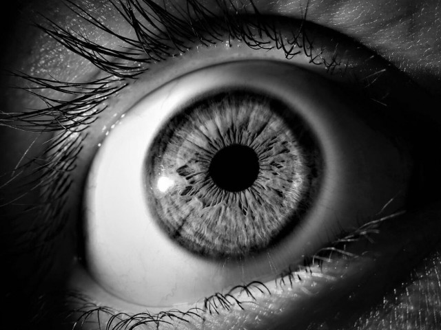 Νέα έρευνα: Η ζωή περνά όντως μπροστά από τα μάτια μας πριν πεθάνουμε