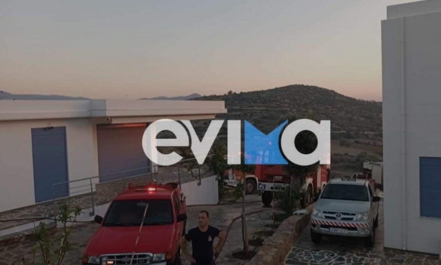 Φωτιά τώρα στα Νέα Στύρα - Τραυματίστηκε πυροσβέστης