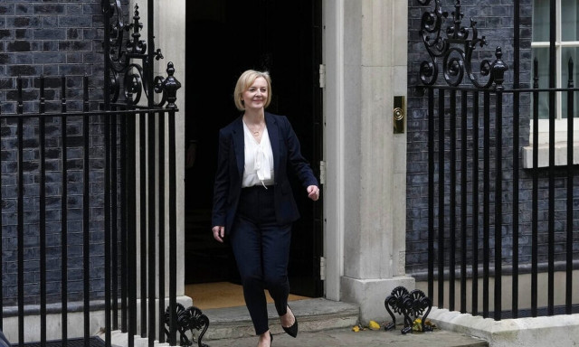 Λιζ Τρας: «Δύσκολα θα βγάλει την ημέρα ως πρωθυπουργός»