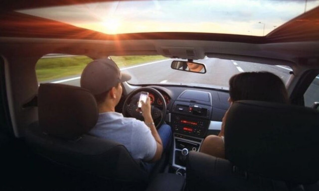 Όλα αυτά που κάνουμε όταν οδηγάμε και δεν έχουν σχέση με το… τιμόνι