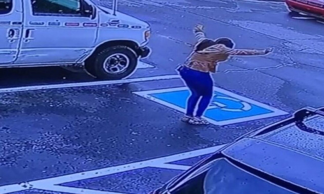 Επική αντίδραση Αμερικανίδας μετά την πρόσληψή της «έριξε» το ίντερνετ