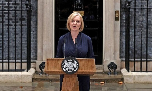 Ραγδαίες εξελίξεις στη Βρετανία - Παραιτήθηκε η Λιζ Τρας