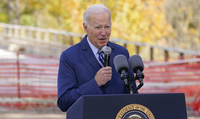 ΗΠΑ: Ο Μπάιντεν εκφράζει ανησυχία για τη βοήθεια προς την Ουκρανία