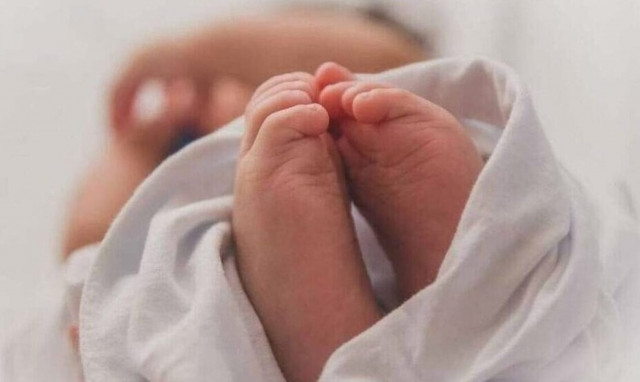 Γεννητούρια στο ασθενοφόρο: Συγκινεί η διασώστρια του ΕΚΑΒ