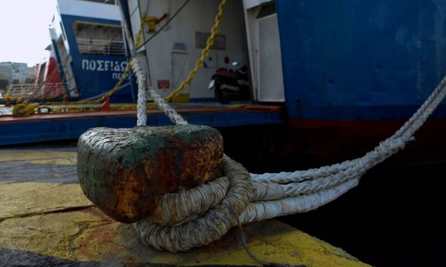 Ships to remain docked at Piraeus port on Oct 25 due to strike