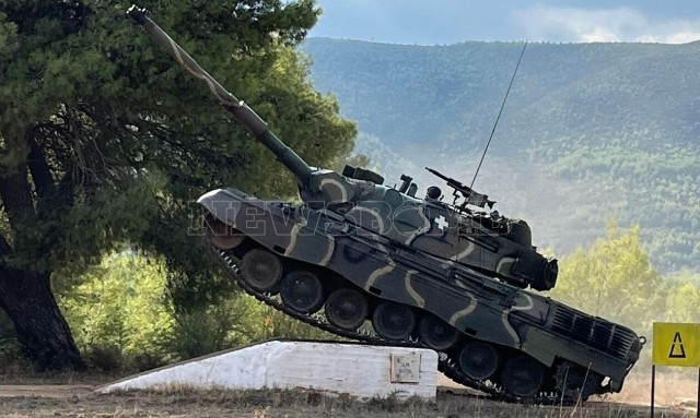 Τεθωρακισμένα: Ο «χαλύβδινος θώρακας» των ΕΔ – Οι εντυπωσιακές εικόνες στο ΚΕΤΘ και η ομιλία Λαλούση