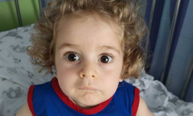 Συγκίνηση για τον μικρό Παναγιώτη Ραφαήλ: Τα πρώτα βήματά του (vid)