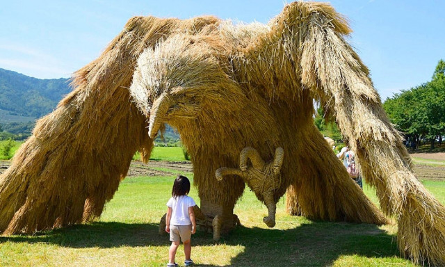 Γλυπτά από ρυζόχορτο στο φετινό Wara Art Festival στην Ιαπωνία
