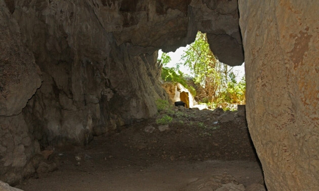 Φλώρινα: 40 σπήλαια αποκάλυψε η υποχώρηση των υδάτων στη Μεγάλη Πρέσπα