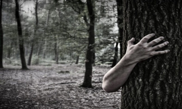 Απήγαγε τη γυναίκα του, την έθαψε ζωντανή, αλλά κατάφερε να επιβιώσει