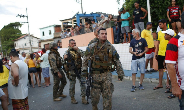 Bραζιλία: Πρώην βουλευτής τραυμάτισε με χειροβομβίδες αστυνομικούς