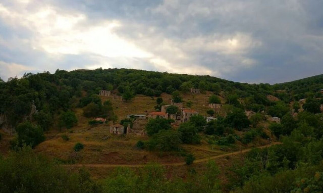 Παλιά Βίνιανη: Το χωριό «φάντασμα» με την τεράστια ιστορία