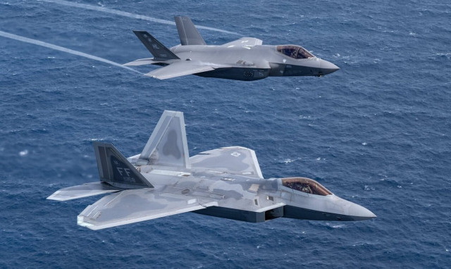 Κύπρος: Στον ουρανό της Καρπασίας οι Αμερικανοί με F-22 Raptor