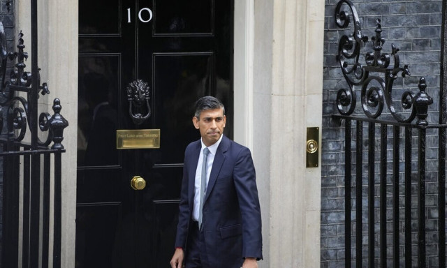 Βρετανία: Εβγαλαν «μαχαίρια» Σούνακ - Στάρμερ στη Βουλή των Κοινοτήτων