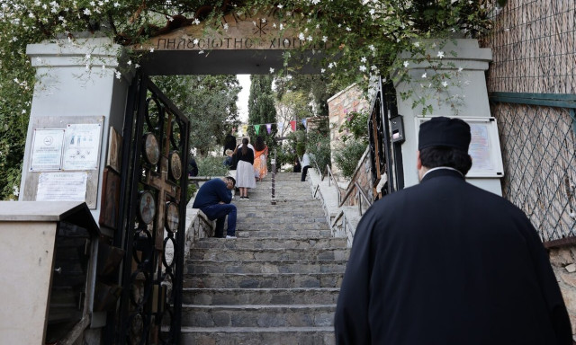 Αγιοι Ισίδωροι Λυκαβηττού: Εκπνέει το τελεσίγραφο στον παπά Δημήτρη