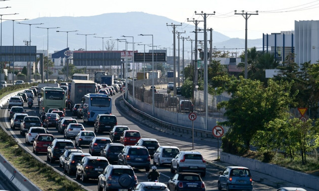Κίνηση: Τροχαίο στη Μεταμόρφωση και μποτιλιάρισμα στην εθνική οδό