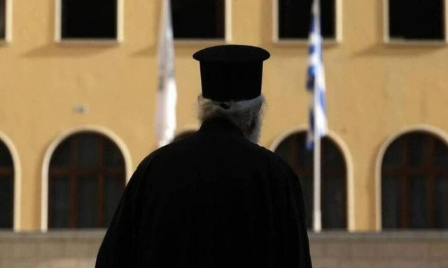 Θρίλερ με το θάνατο ιερέα στο κέντρο της Αθήνας