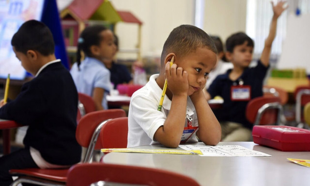 Σχολικές εβδομάδες 4 ημερών εξετάζουν τα σχολεία στη Βρετανία