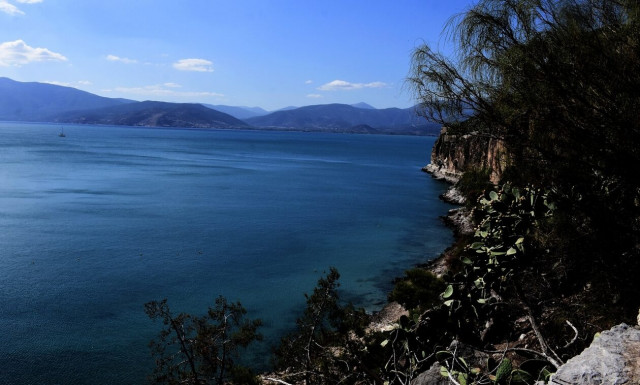 Kαιρός: Ηλιοφάνεια το τριήμερο της 28ης - Πέφτει η θερμοκρασία