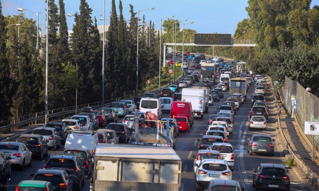 Ξεκινάει η μεγάλη έξοδος των εκδρομέων - Προβλήματα στον Κηφισό 