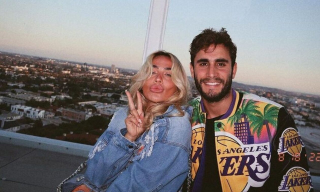 Κόνι Μεταξά: Ο Μάριος Καπότσης κλείστηκε στο ασανσέρ του σπιτιού τους