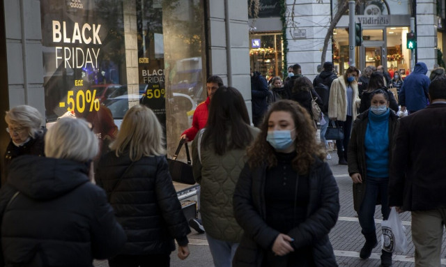 Black Friday: Τι περιμένουν καταναλωτές - επιχειρήσεις στις εκπτώσεις