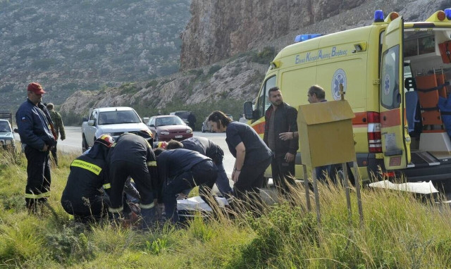 Θαναφόρο τροχαίο στην Λάρισα: Αυτοκίνητο «καρφώθηκε» σε κολόνα