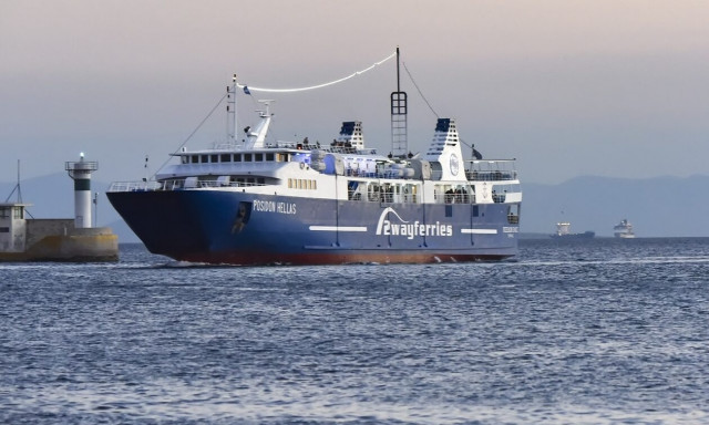 Βλάβη στο πλοίο «Ποσειδών Ελλάς» με 380 επιβάτες