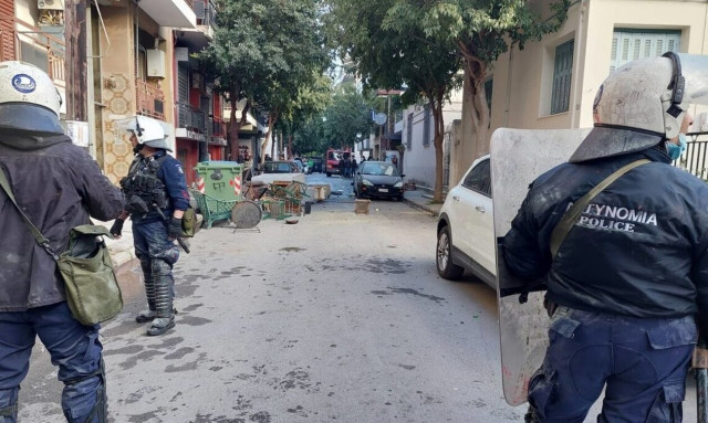 Λάρισα: Σε εξέλιξη αστυνομική επιχείρηση για την εκκένωση κατάληψης