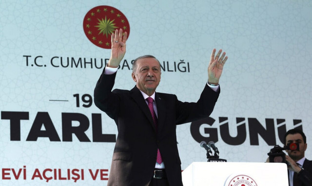 Τουρκία: Ο Ερντογάν υπόσχεται στους μουφτήδες νέο νόμο για την μαντίλα