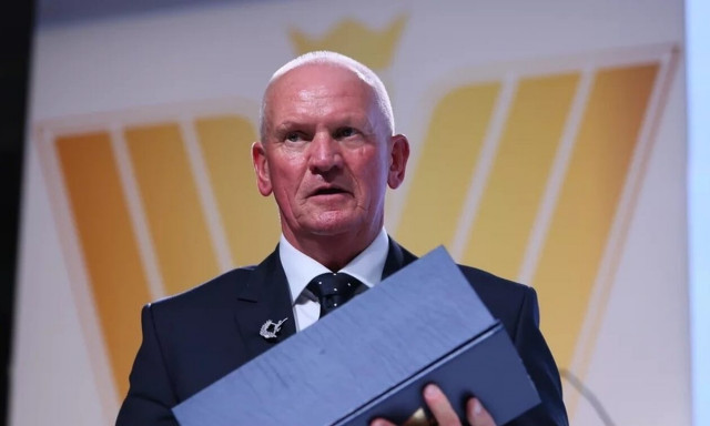 Σοκ στο τένις: Κατηγορείται για πορνογραφικό υλικό με την κόρη του