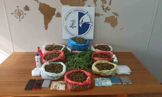 Συλλήψεις σε Αιγάλεω και Μπουρνάζι για κατοχή και διακίνηση ναρκωτικών