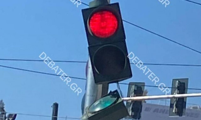 Πειραιάς: Το φανάρι που κάνει τους οδηγούς να μαντεύουν το πράσινο