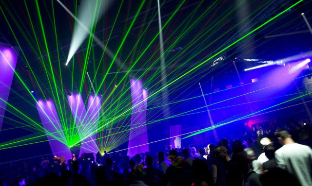 Απαγορεύονται τα εκτός νόμου ρέιβ πάρτι στην Ιταλία