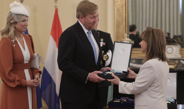 Η βόλτα του βασιλικού ζεύγους της Ολλανδίας στο «Σταύρος Νιάρχος»