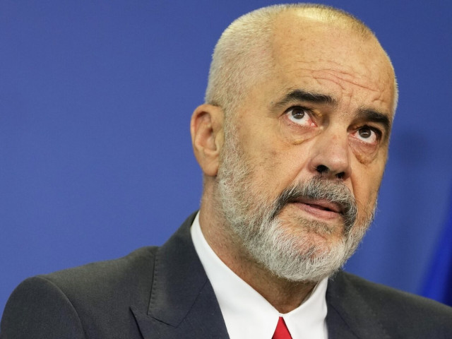 Έντι Ράμα: Καταδικάζει τη Βρετανία για διακρίσεις κατά Αλβανών