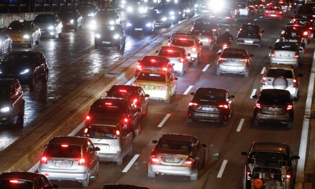 «Ουρές» υπομονής στον Κηφισό - Κίνηση σε όλο το λεκανοπέδιο