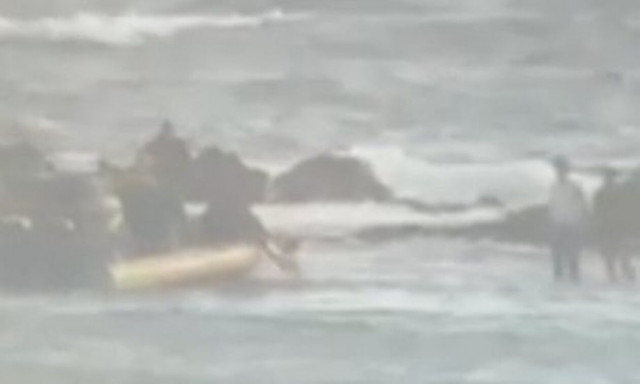 Εύβοια: Καρέ καρέ η επιχείρηση διάσωσης των μεταναστών