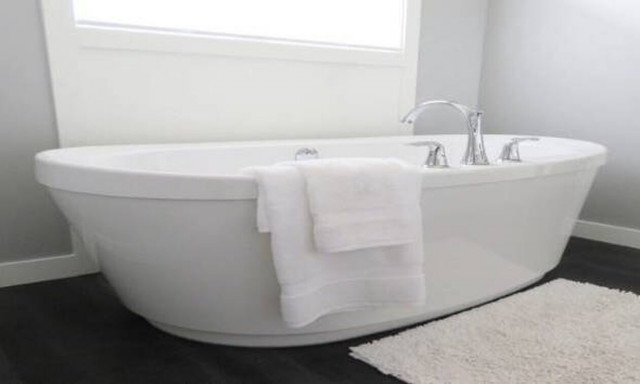 Γιατί δεν χρειάζεται να κάνουμε μπάνιο: Ειδική απαντάει