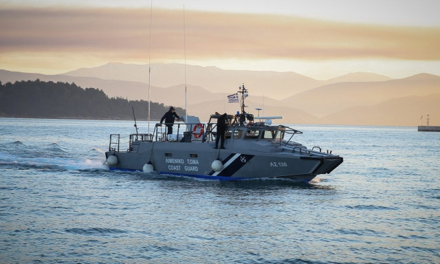 Ναυάγιο με μετανάστες στο Στενό Καφηρέα: Στους 11 οι διασωθέντες