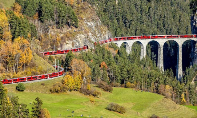 Η Ελβετία κατέρριψε ρεκόρ με το μεγαλύτερου μήκους επιβατικό τρένο