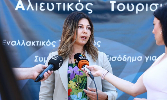Ζαχαράκη: Έσοδα από τον τουρισμό τους πρώτους 8 μήνες 12,7 δισ. ευρώ