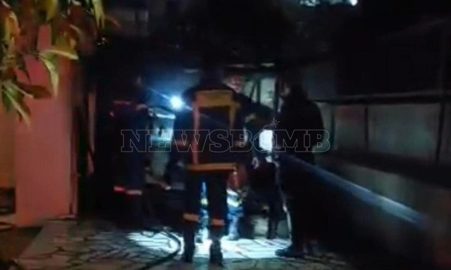 Εμπρησμός αυτοκινήτου στη Βούλα – Εικόνες από το σημείο