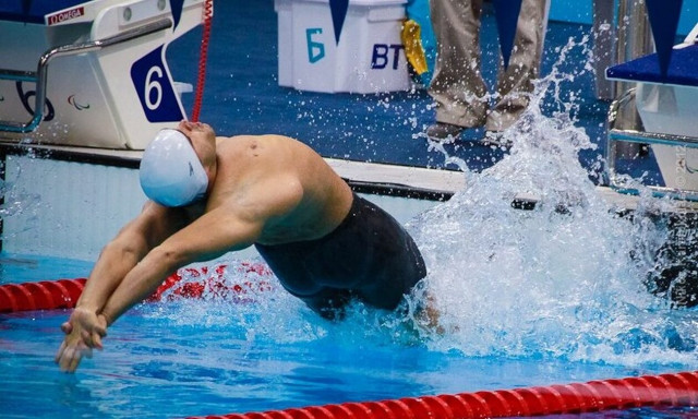 Ρόδος - Ταϊγανίδης: Κολύμπησε 25 μίλια για να εκπληρώσει το τάμα του