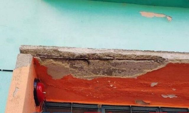 Θεσσαλονίκη: Πέφτουν σοβάδες σε σχολείο - Εκκλήσεις από τους γονείς