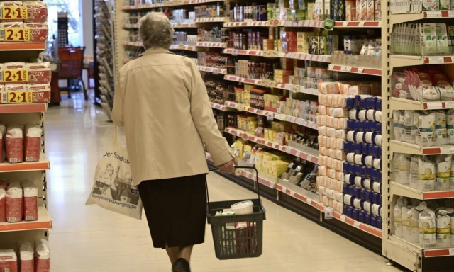 Αμφιβολίες εκφράζουν οι καταναλωτές για το «καλάθι του νοικοκυριού»